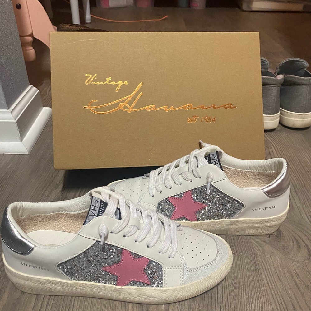 Vintage Havana size 8.5 worn once. Excellent Condition!!